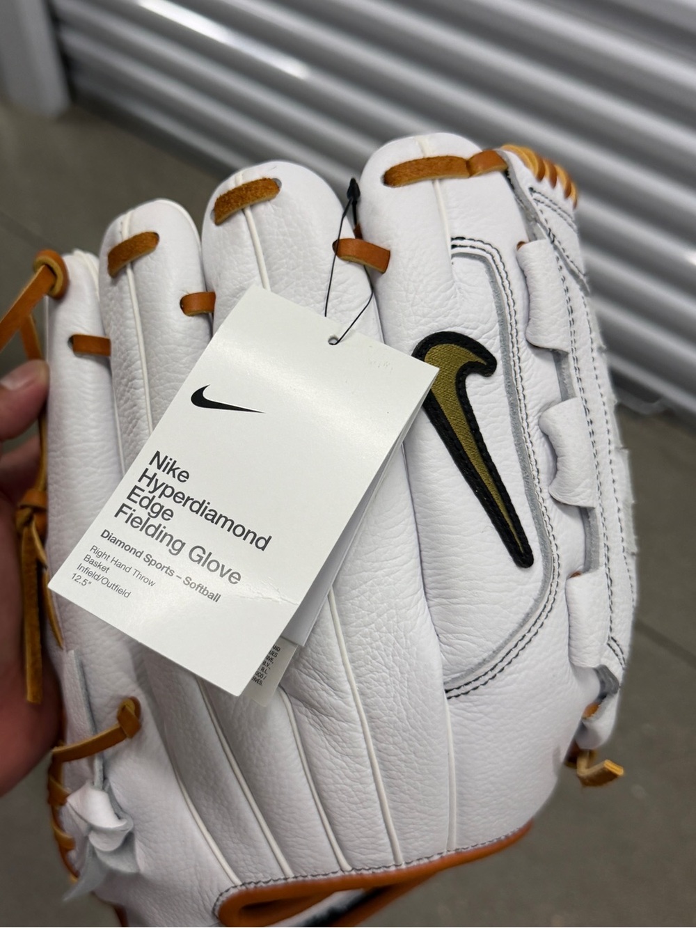 Nike Hyperdiamond Edge Softball Fielding Glove 12.5โ RHT | New with Tags - Picture 6 of 6